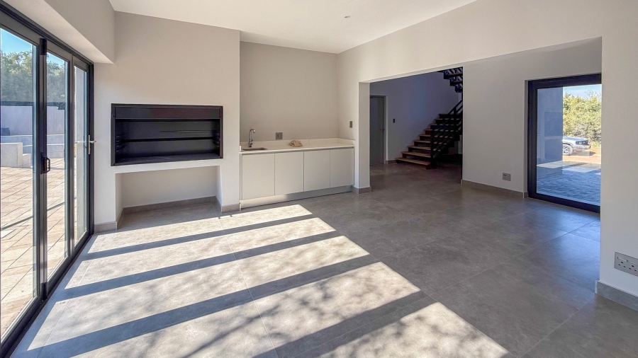 5 Bedroom Property for Sale in Leloko Lifestyle Estate North West